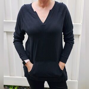 Old Navy long sleeve T-Short V-neck, long with pocket front middle size L black